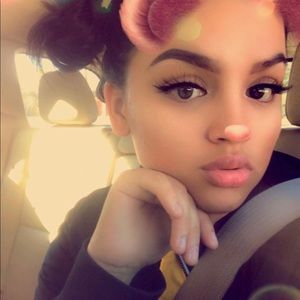 Meet your Posher, Yesenia